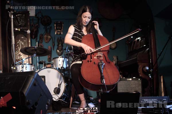 JULIA KENT - 2011-06-14 - PARIS - El Alamein - 